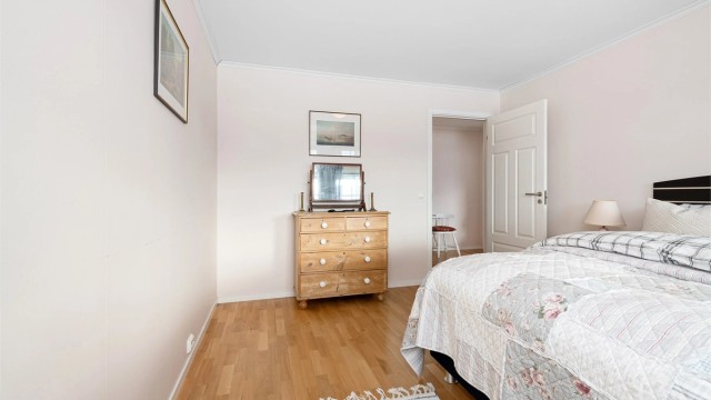 Soverom 1 i underetasjen tilhørende hovedleiligheten