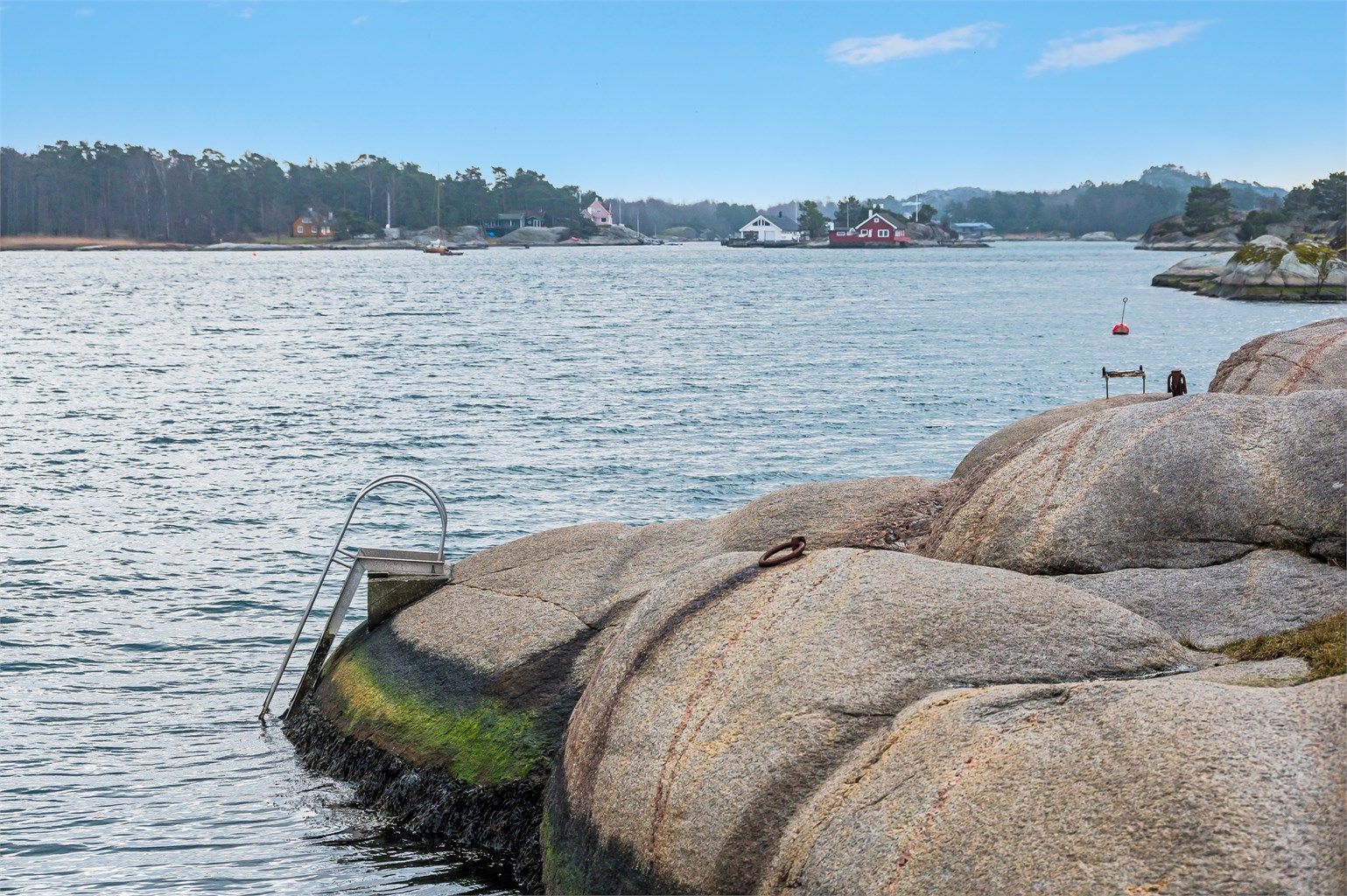 Nebba - et populært badested for store og små på Engø