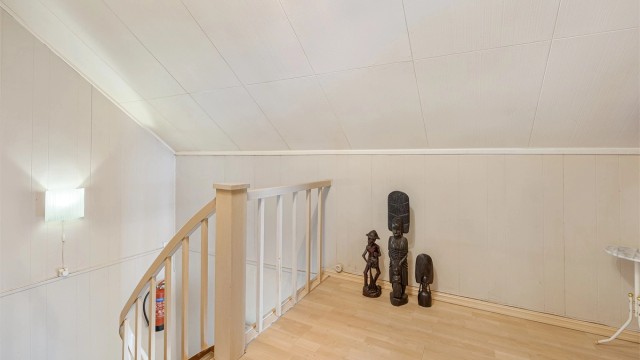 Trappegangen i andre etasje leder til boligens soveavdeling.