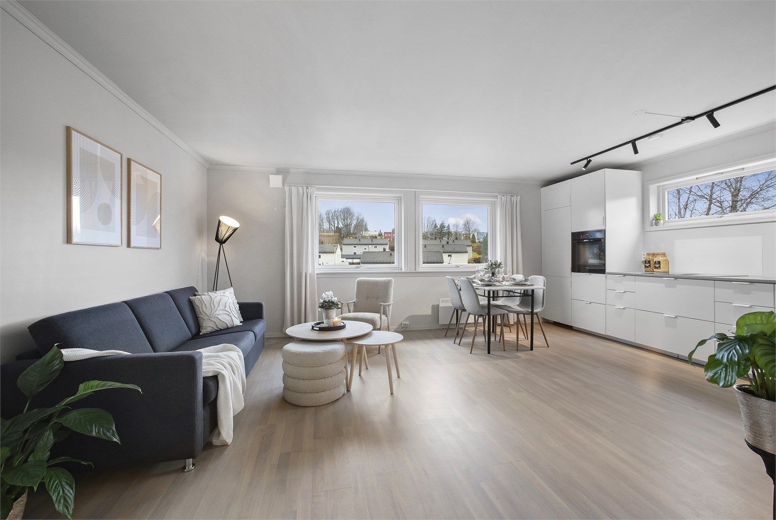 Stuen og kjøkkenet er nylig pusset opp