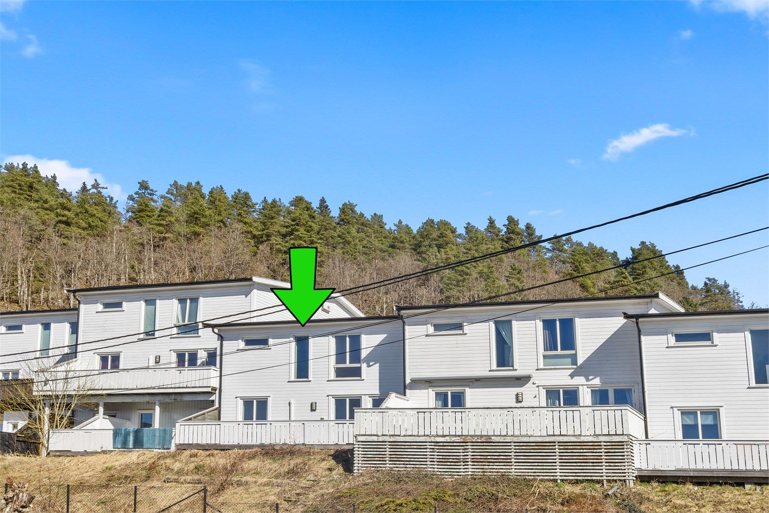 Velkommen til Smedens kjerr 47, en romslig bolig med meget god planløsning over to etg. 