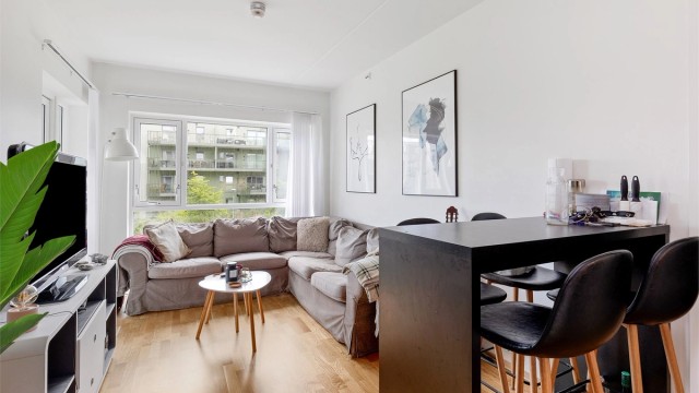 Velkommen til Øvre Granåslia 21 - en innbydende 3-romsleilighet beliggende i rolige og sentrale omgivelse på Strinda Hageby!