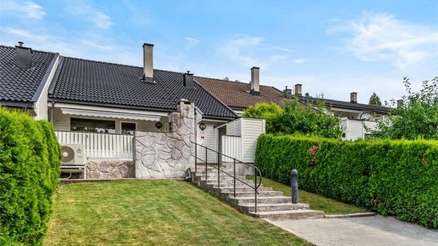 Velkommen til Likroken 3! - Rekkehus i et populært boområde med flott beliggenhet på tunet, barnevennlig og rolig med lite biltrafikk