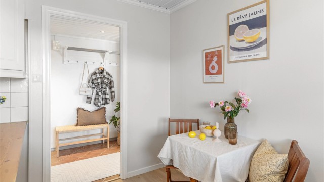 - Plass til en mindre spisegruppe her hvor frokosten kan nytes -