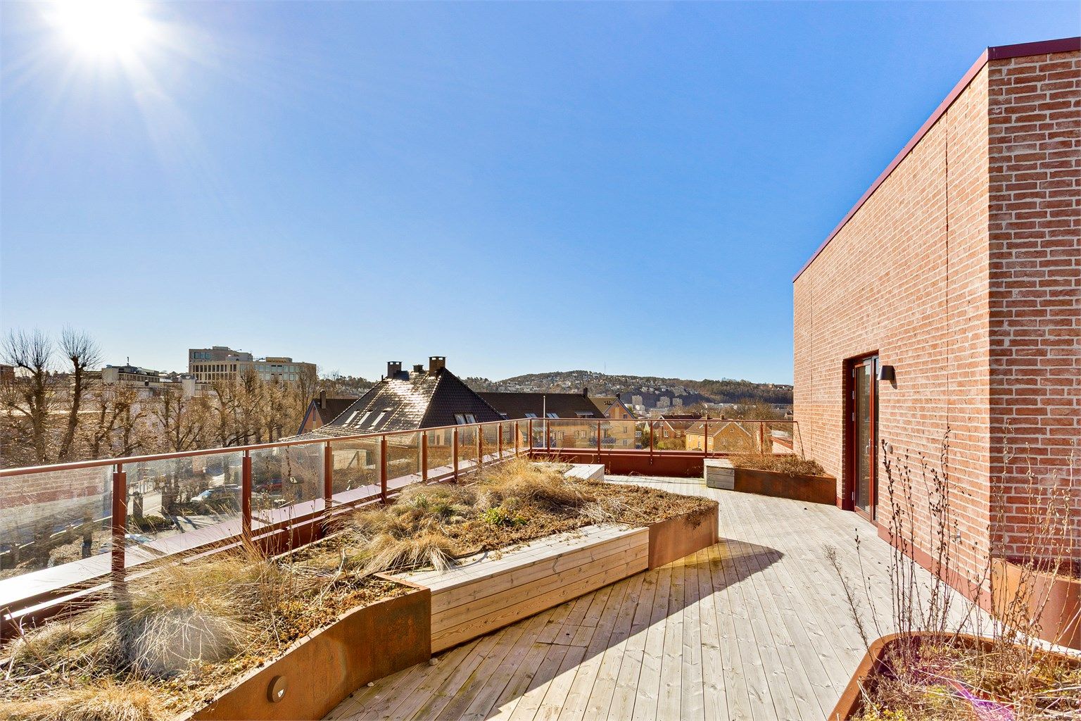 Her kan du nyte strålende sol og en fantastisk utsikt mot Ekeberg, fjorden og Holmenkollen.