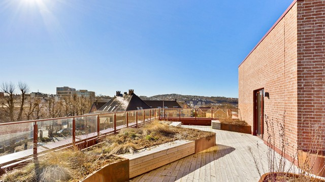 Her kan du nyte strålende sol og en fantastisk utsikt mot Ekeberg, fjorden og Holmenkollen.