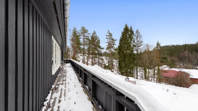 terrasse fra stuen mot master i enden