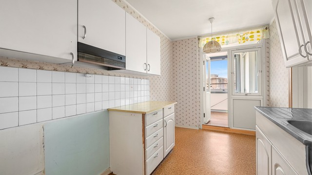 Her har man rikelig med skap- og benkeplass å boltre seg på.