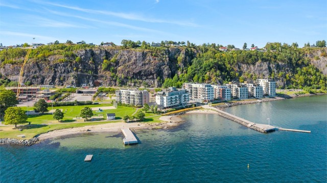 For den badeglade finnes det to populære badeplasser i byen -Dulpen og Hagemannsparken -begge med gode fasiliteter og fine muligheter for aktivitet og opphold ved sjøen