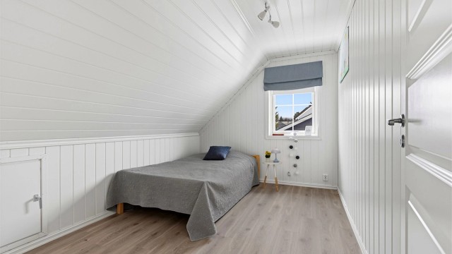 Soverom 2 med plass til både seng og eventuelt pult for lekselesing