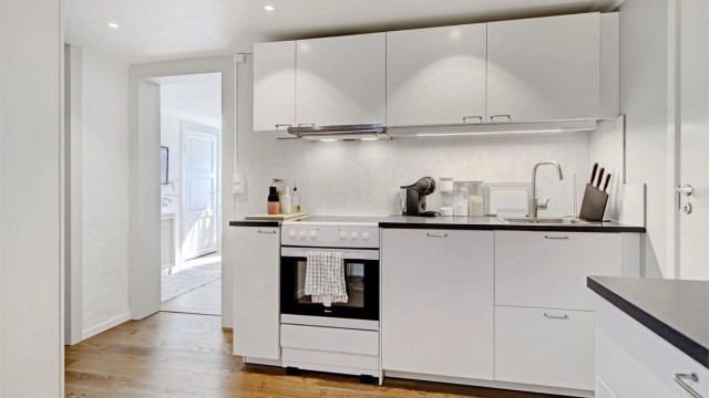 HYBEL - kjøkken - innredning fra 2023 - varmefolie på gulv - downlights i himling