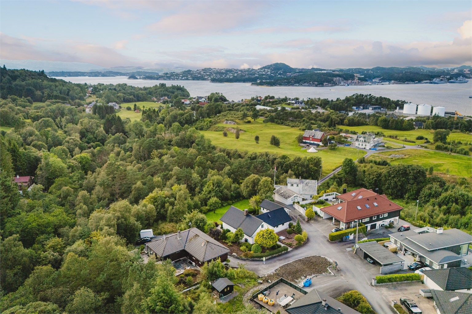 Kort vei til store arbeidsplasser på Kokstad, Sandsli og Bergen lufthavn Flesland.
