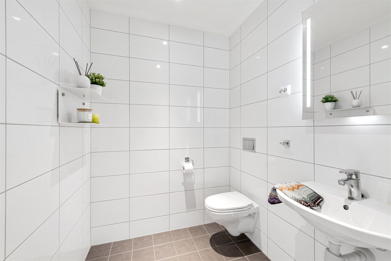 Flislagt gjestetoalett