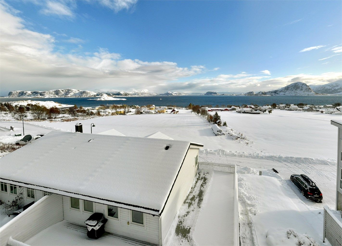 Det er ca. 20 minutter med bil til Ålesund sentrum.