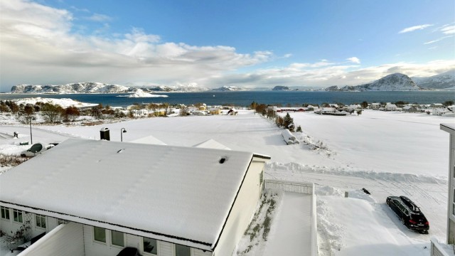 Det er ca. 20 minutter med bil til Ålesund sentrum.