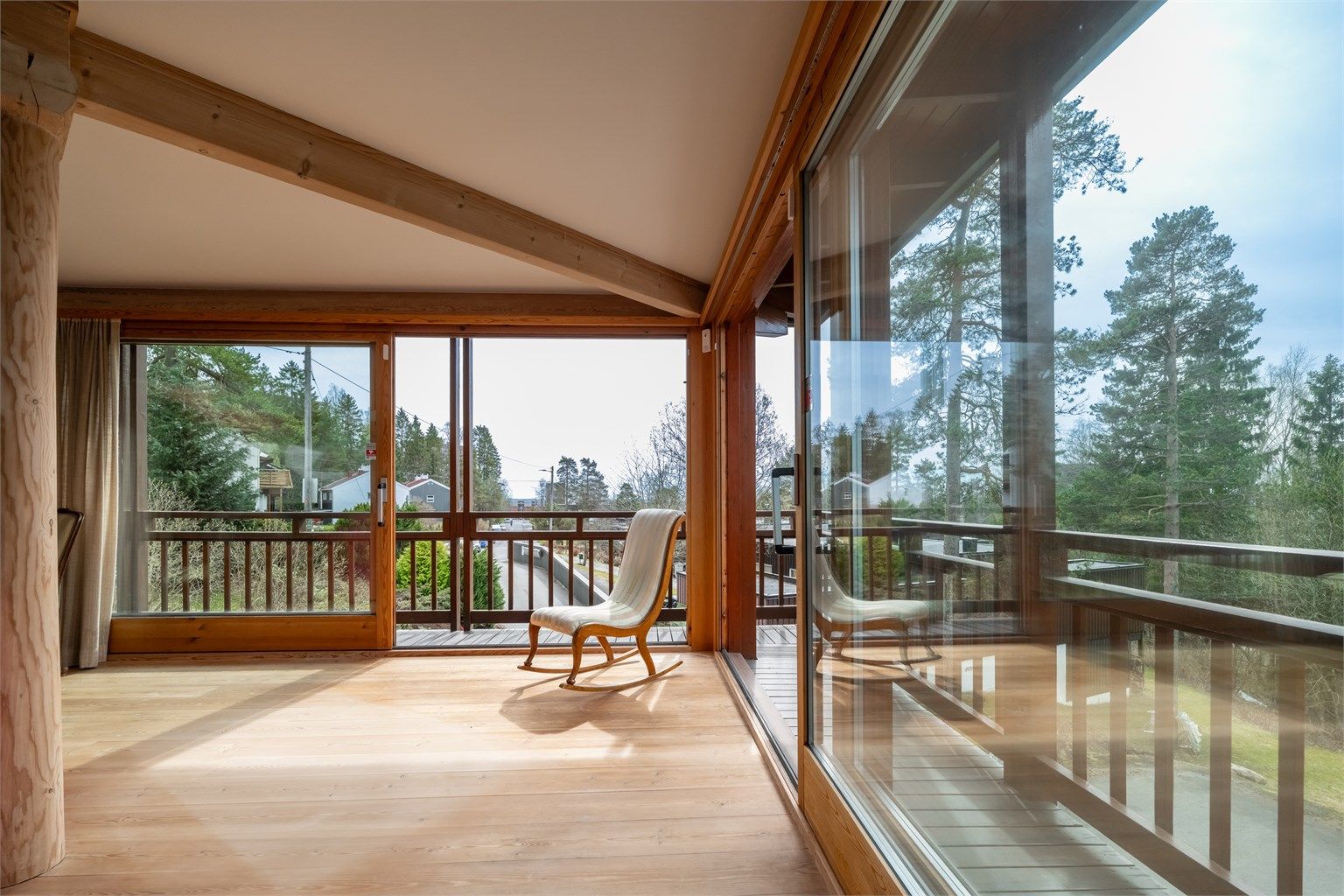 Boligen holder en tidløs standard, men har noe behov for modernisering. Her har du muligheten til å skape ditt eget drømmehjem!