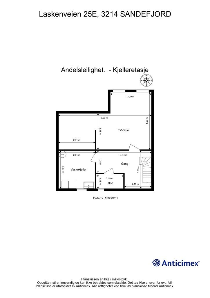 Kjelleretasjen på 49 m² inneholder gang, bod, vaskerom og en innredet kjellerstue. Bruksendring av kjellerstuen er ikke omsøkt.