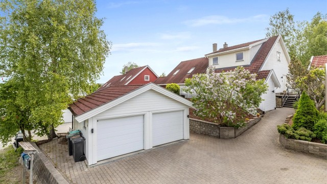 Velkommen til Høymyrmarka 192, presentert av Pojan Eskandari i Krogsveen!