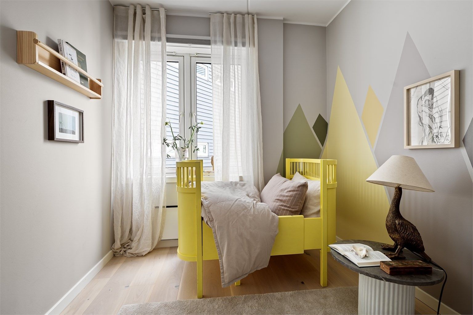 Rommet er selvsagt fleksibelt i bruk og passer fint som både gjesterom eller kanskje et romslig kontor?