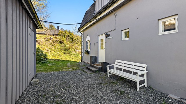 Adkomst til leiligheten via felles trappeoppgang.