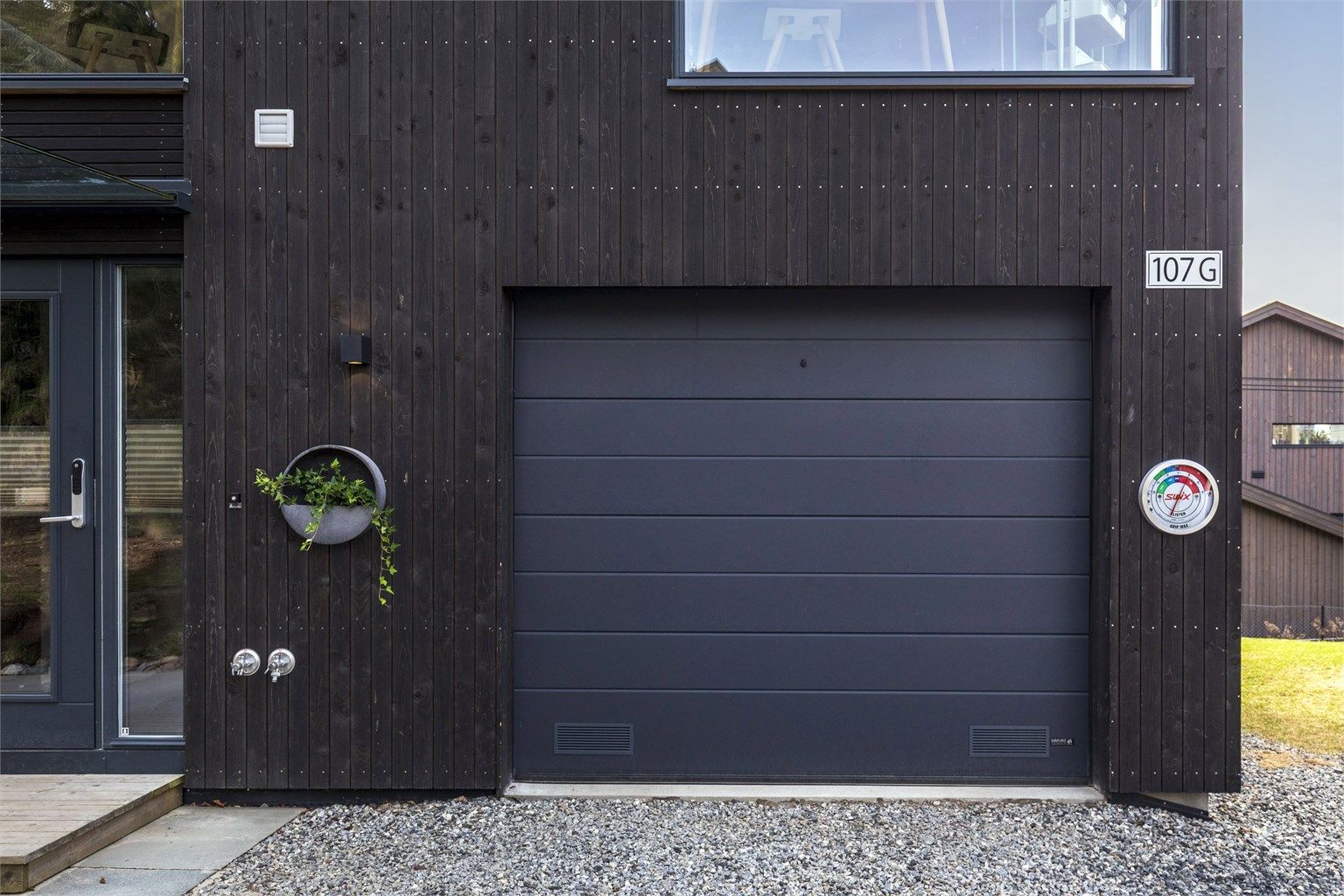 Garasjeplass med eilbillader