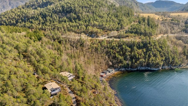 Området byr på flotte naturopplevelser med skog, fjord og variert terreng – perfekt for friluftsliv året rundt.