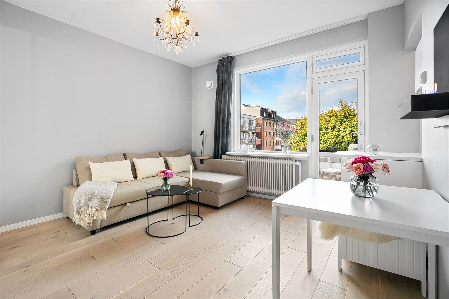 Leiligheten ligger luftig til i byggets 5.etasje. 