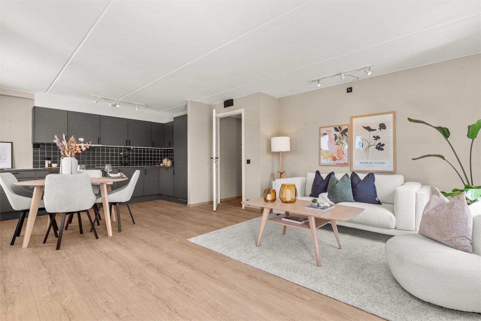 Nora Larsen Rørvik v/ Eiendomsmegler Krogsveen har gleden av å presentere Grenseveien 52!