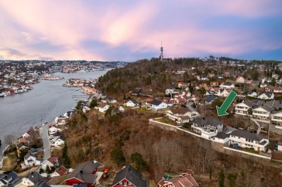Flott enebolig på Hisøy i rolig, barnevennlig og etablert nabolag med nydelig utsikt og  solrik beliggenhet!