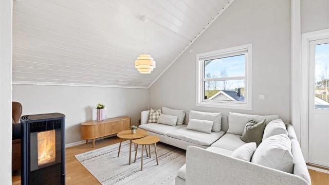 Peisovnen med glassfronter gir en lun og god varme på kalde dager.