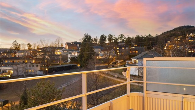 Ny markise er montert og skjermer godt for solen på solfylte dager