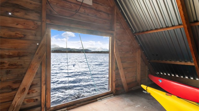 Stort vindu på loft mot Borgundfjorden