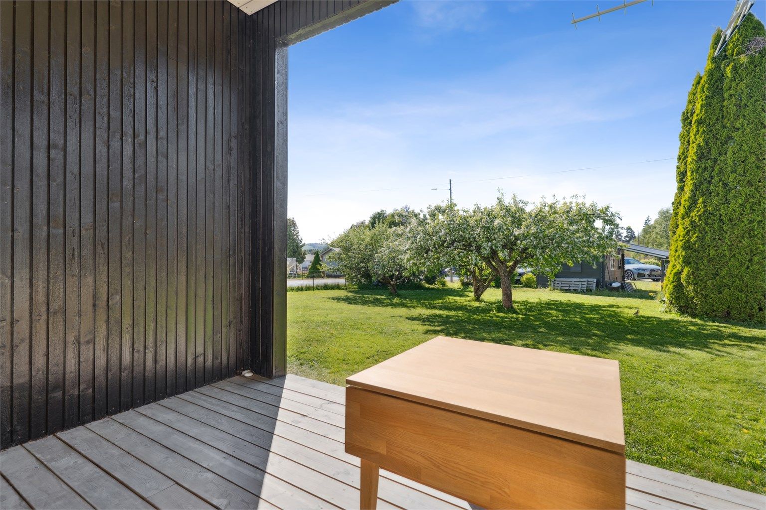 Fra stuen er det utgang til egen markterrasse.