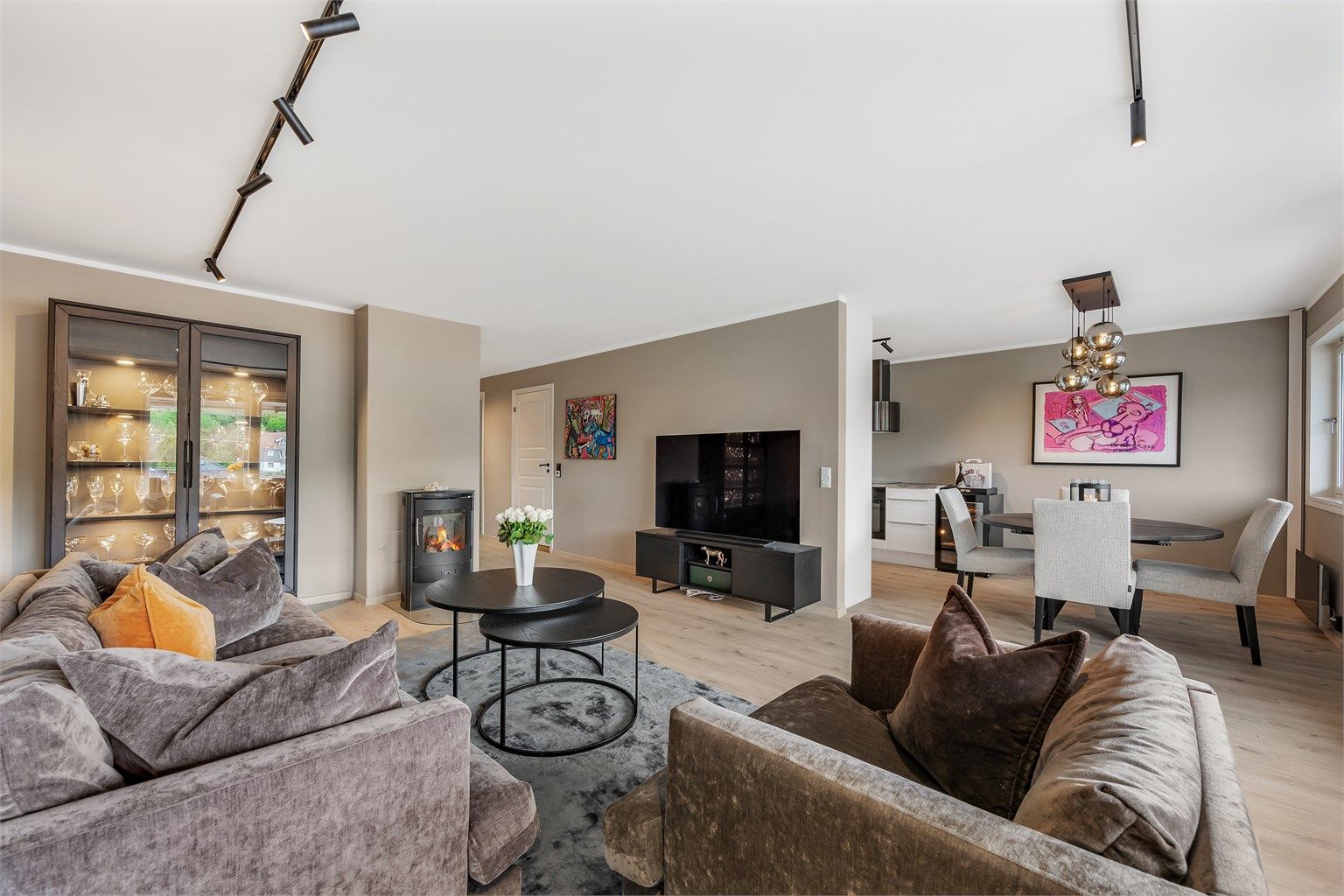 Velkommen til Rastastubben 6 - presentert av Andreas Bergh Johannessen