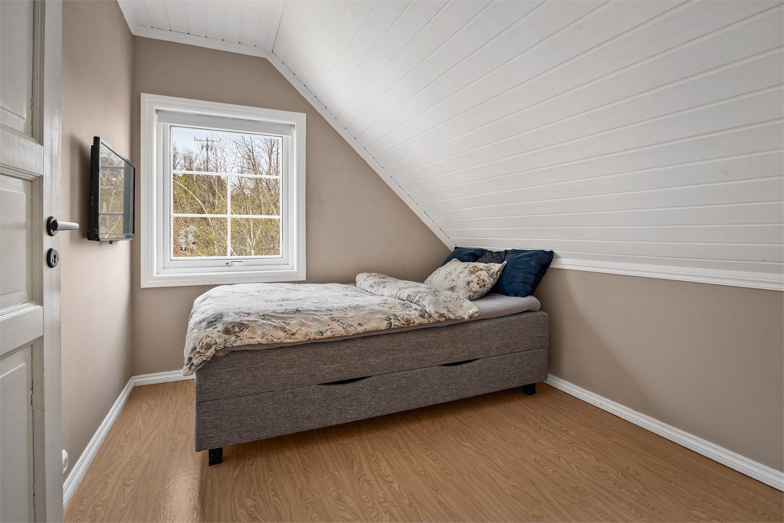 Soverommene i andre etasje har en arealeffektiv utforming under skråtaket.