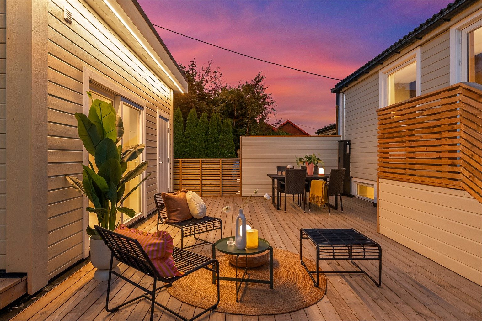 Ypperlig terrasse med utestue.