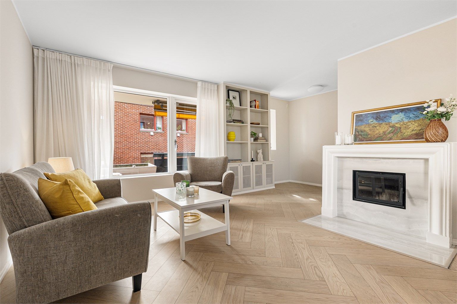 Peisovnen med glassdør ble installert i 2021 og gir ekstra varme og hygge på kalde dager.