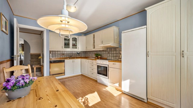 Foto: Espen Edin / Image Day Stort, separat kjøkken med god plass til spisebord. Herfra er det utgang til en egen balkong på 8 m².