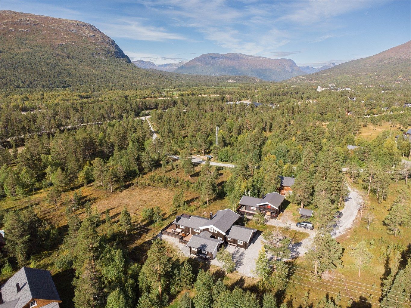 Området har et løypenett med over 80 kilometer preparerte langrennsløyper.