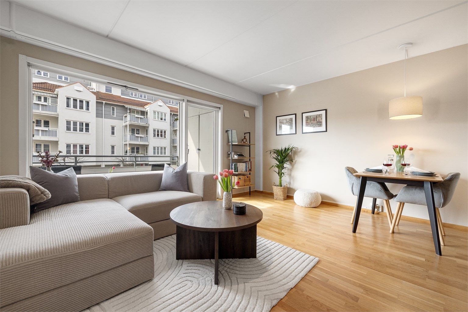 Velkommen til Stasjonsveien 69, en lys og gjennomgående 2-roms med vestvendt balkong!