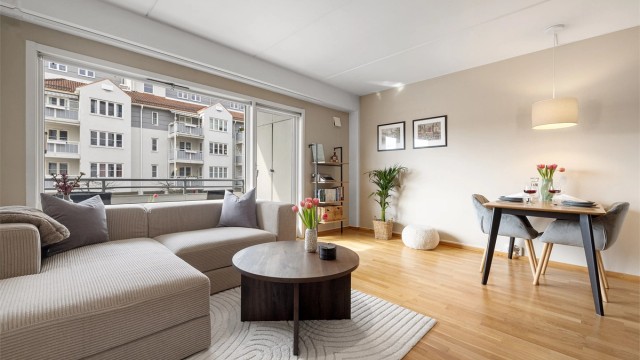 Velkommen til Stasjonsveien 69, en lys og gjennomgående 2-roms med vestvendt balkong!