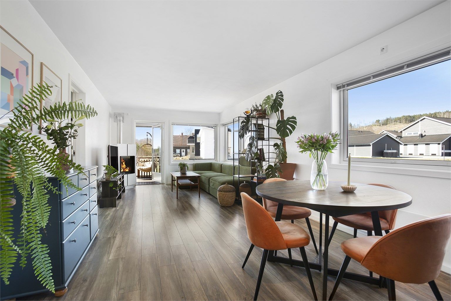 Leiligheten ligger i 1. etasje i et leilighetsbygg oppført i 2007.