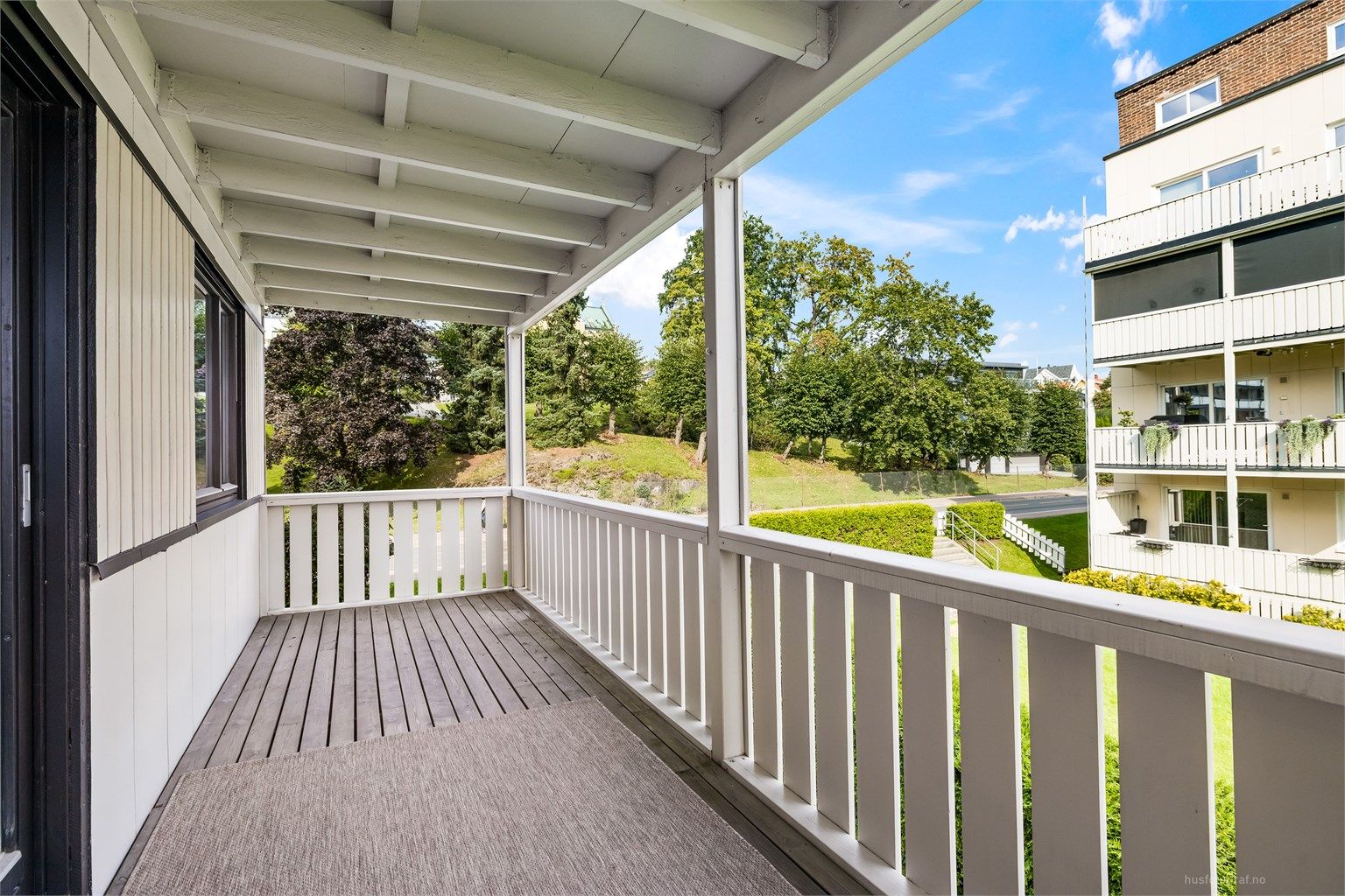 Pen 3-roms leilighet beliggende i hjørnet av 2. etasje