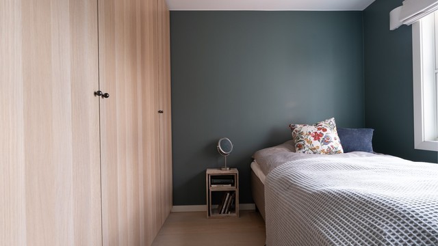 Det andre soverommet har god plass til foretrukket seng, nattbord og garderobeskap.
