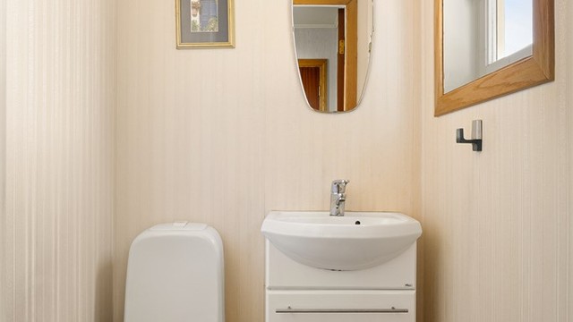 Enkelt WC-rom ved inngangsparti