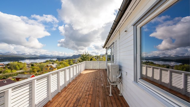 Her er det rikelig med plass til utemøbler, grill og beplantning.