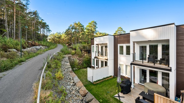 Rolige og naturskjønne omgivelser på Marisberg med kort vei til skole og fine turområder.