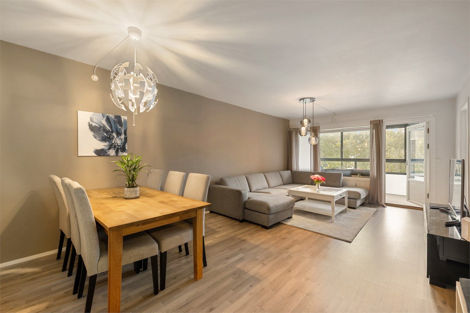 Leiligheten ble renovert rundt 2018/2019 og er gjennom de seneste to årene ytterligere oppgradert.