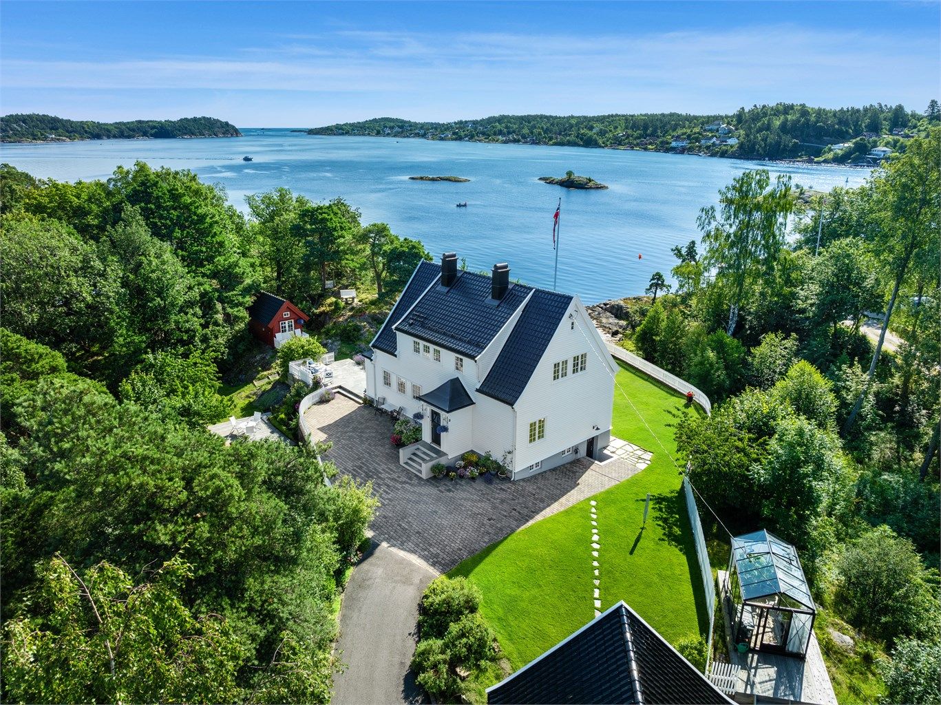 Herskapelig klassisk villa med fantastisk utsikt og storslått hage