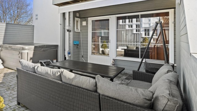 God plass til både sittegruppe og grill.